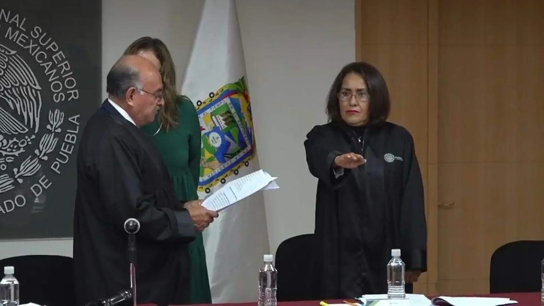 Margarita Gayosso Ponce es una abogada, notaria y actuaria, egresada de la Facultad de Derecho de la BUAP